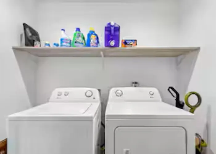 Spacious 3 Bedroom Apartamento