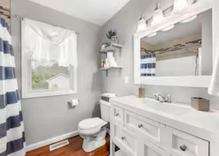 Spacious 3 Bedroom * Cary